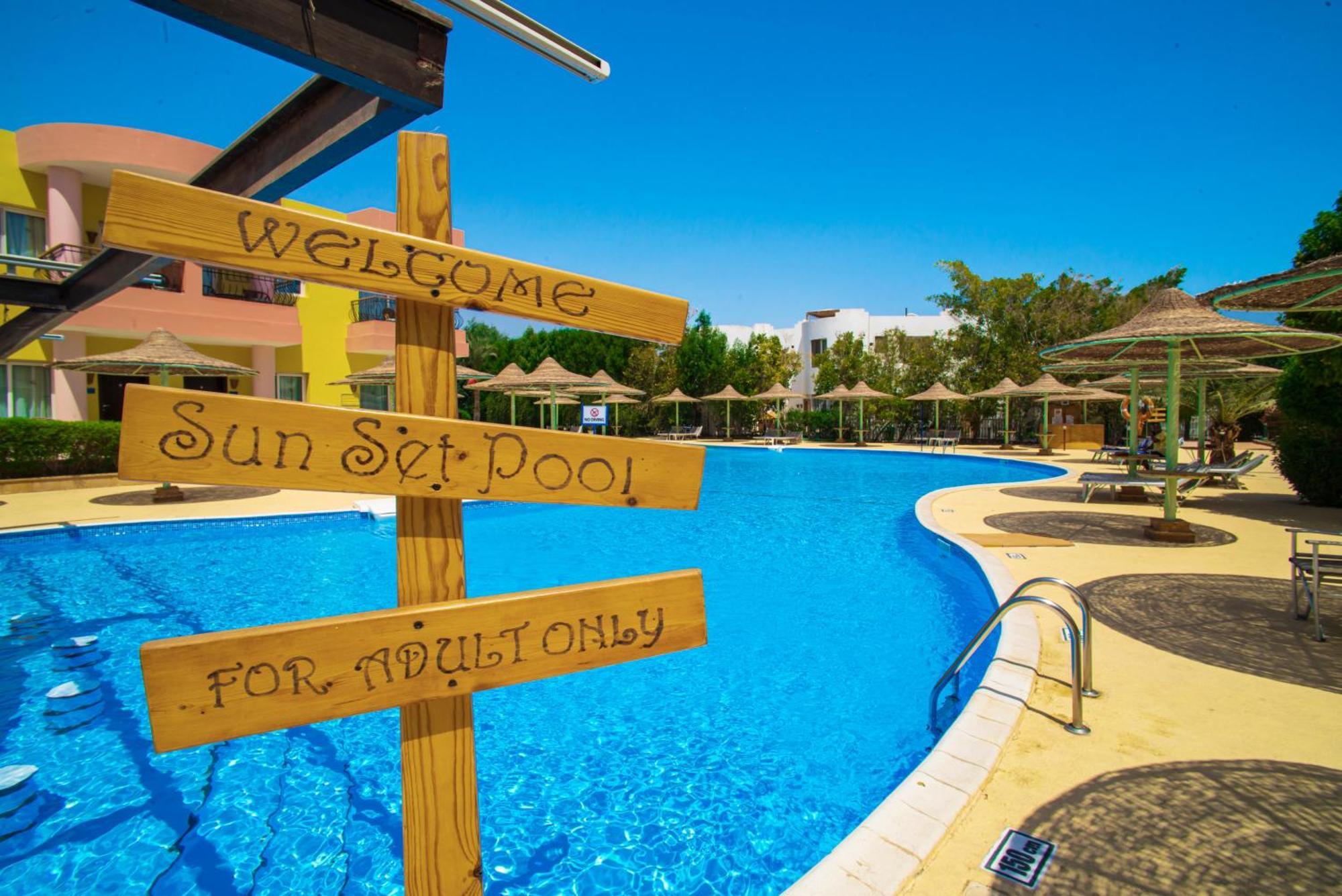 Sierra Sharm El Sheikh Hotel Luaran gambar The pool at the hotel
