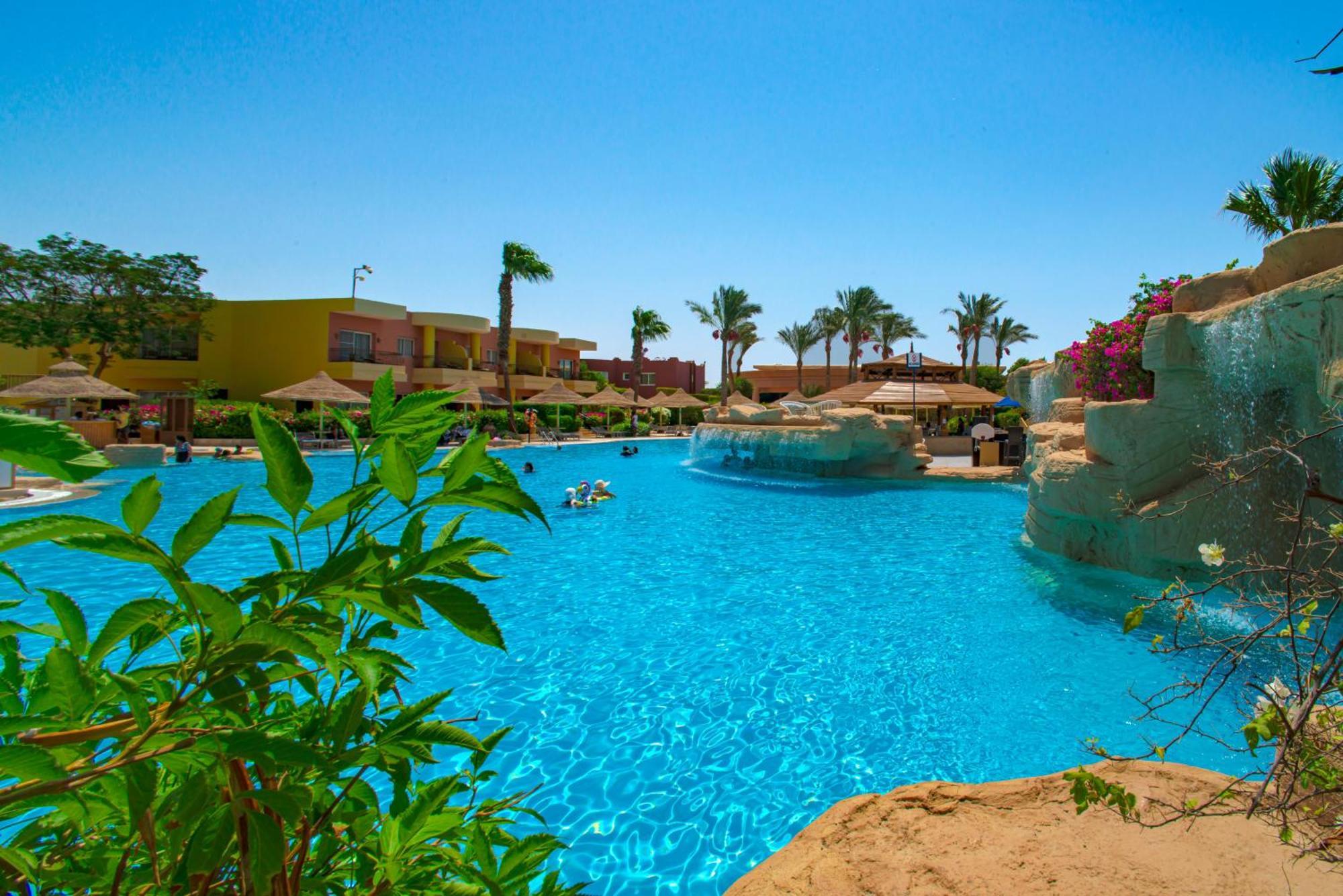 Sierra Sharm El Sheikh Hotel Luaran gambar A swimming pool at a resort in Egypt