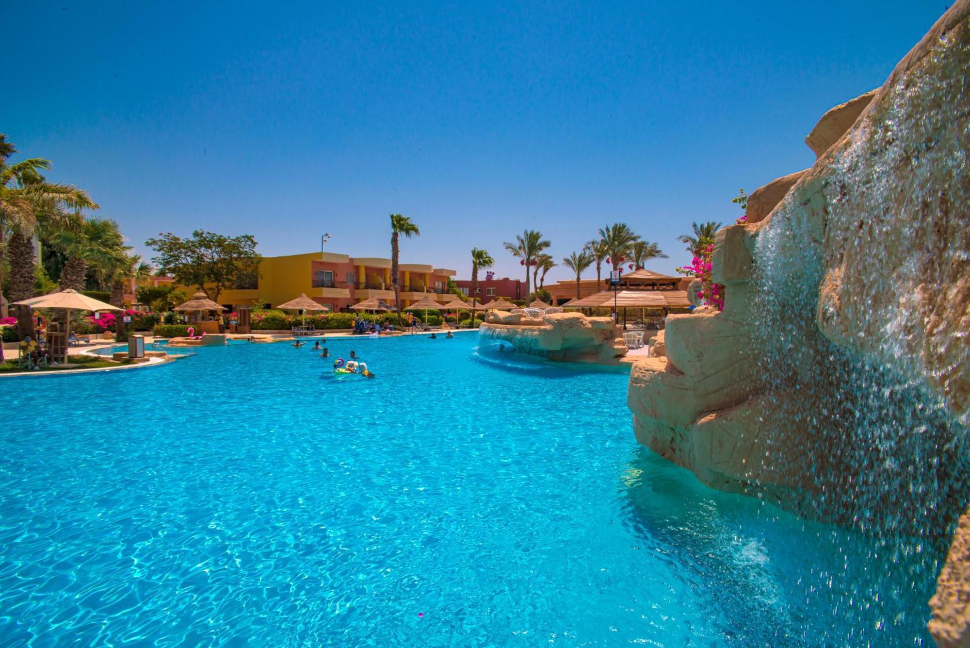 Sierra Sharm El Sheikh Hotel Luaran gambar A swimming pool at a resort in Egypt