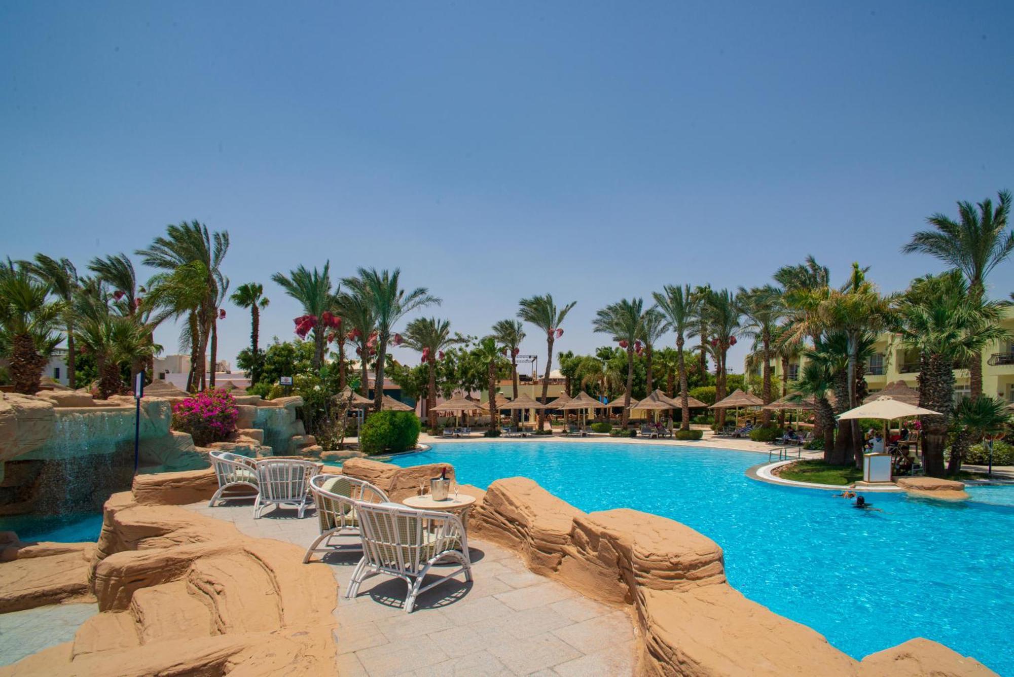 Sierra Sharm El Sheikh Hotel Luaran gambar The pool at the Hilton Taba