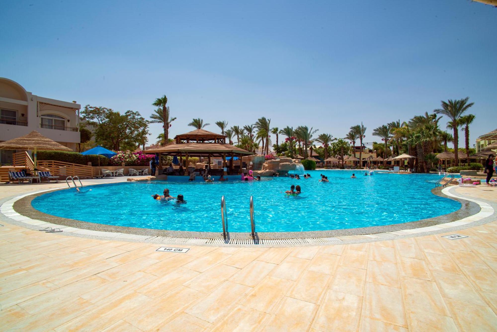 Sierra Sharm El Sheikh Hotel Luaran gambar A swimming pool at a resort in Egypt