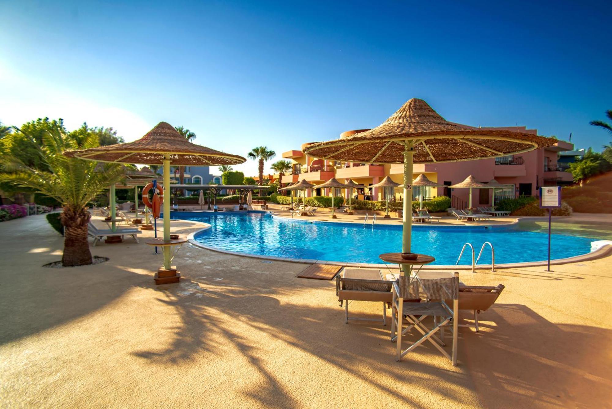 Sierra Sharm El Sheikh Hotel Luaran gambar A pool at a resort in Egypt