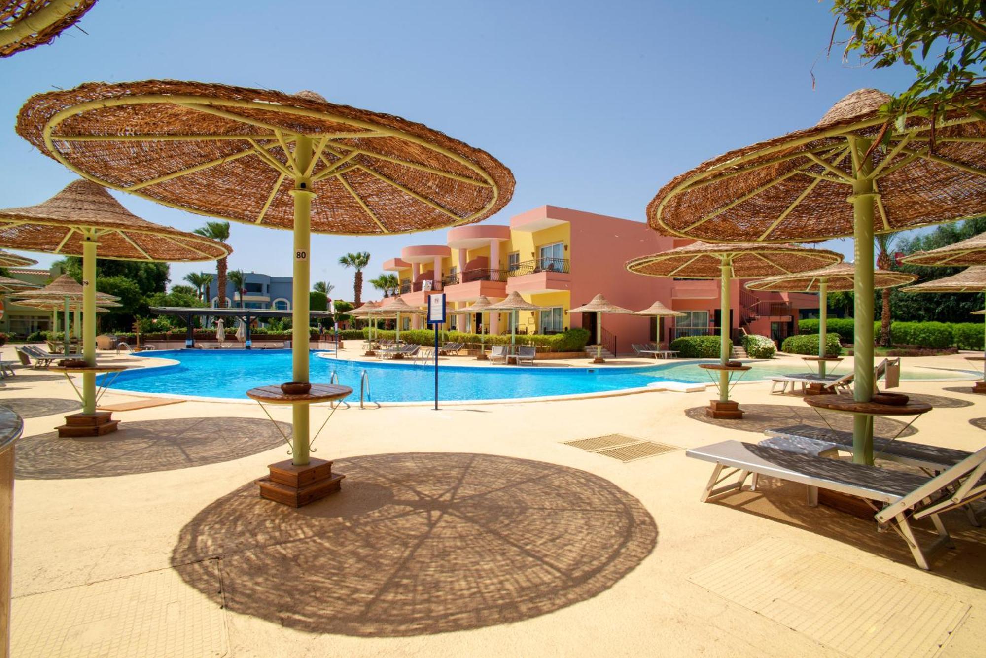 Sierra Sharm El Sheikh Hotel Luaran gambar A pool at a resort in Egypt