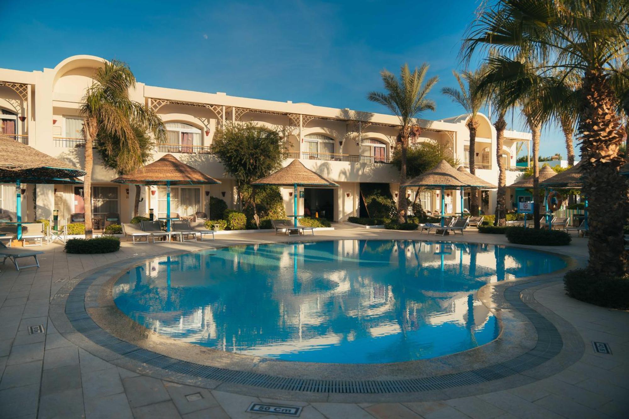 Sierra Sharm El Sheikh Hotel Luaran gambar The swimming pool at the hotel
